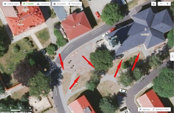 Osazení soch u kostela sv. Mikuláše