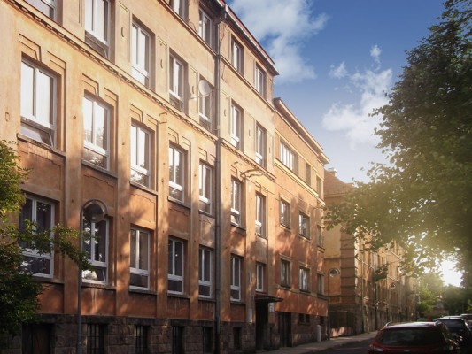 Byty vzniknou v levém křídle komplexu, vzdálenější budova na obrázku je ubytovna, provozovaná městskou společností.